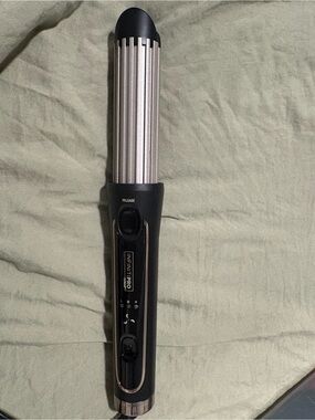 INFINITIPRO by Conair 1.25" Crimper / Flat Iron Bundle